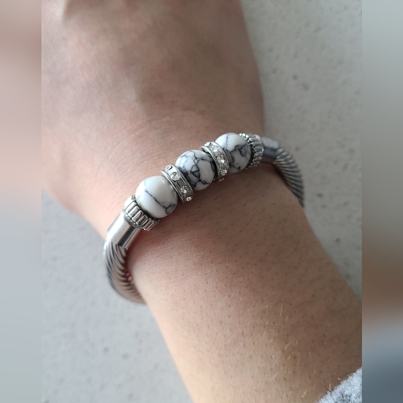 ✨️Any 3 for $15✨️ MESTIGE Silver Bracelet with Marble Beads - Picture 3 of 3